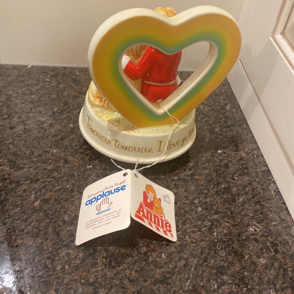 Vintage Little Orphan Annie Revolving Ceramic Music Player by Applause 1982 - Picture 11 of 11